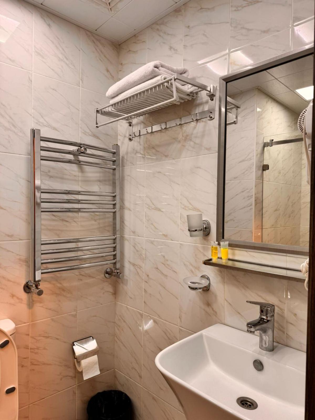 Markaz Nizami Street Hotel *