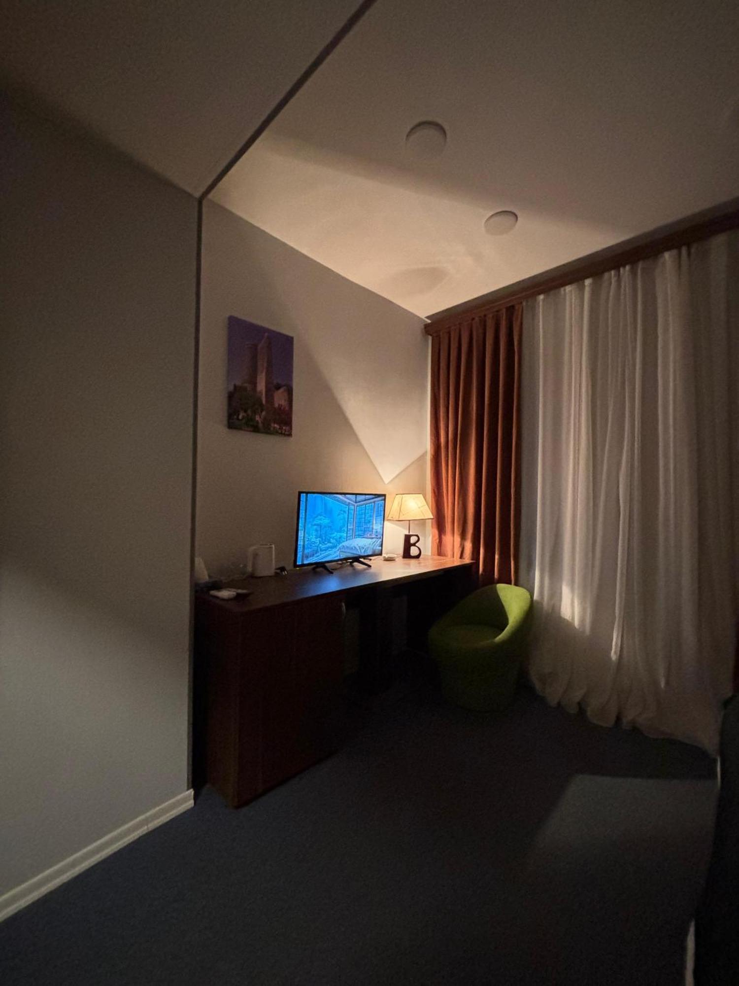 Markaz Nizami Street Hotel *